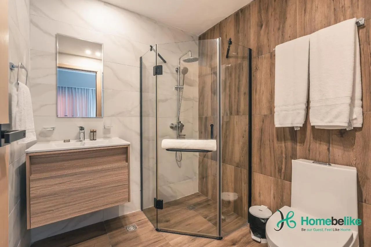 Chic Fully Serviced Apartment At Regatta Living II - 705 Los Prados